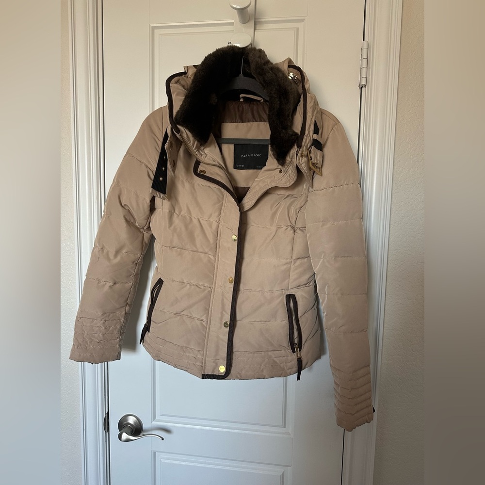 Zara size small women’s puffer coat tan